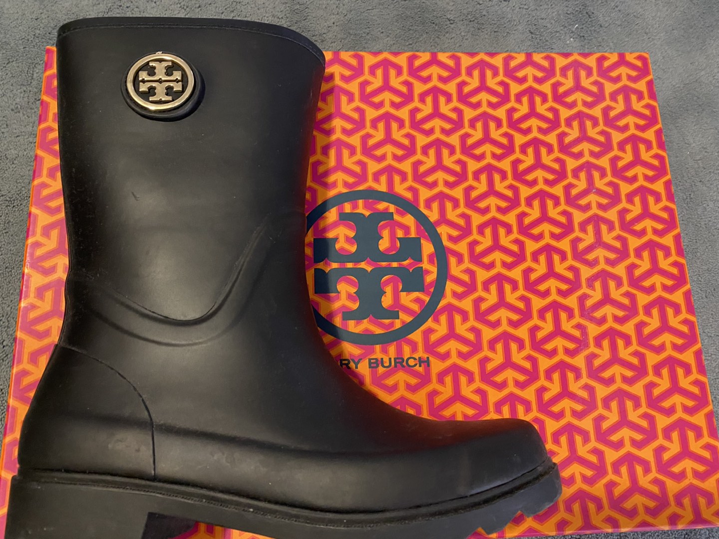 Tory Burch Maureen Rainboots - size 8