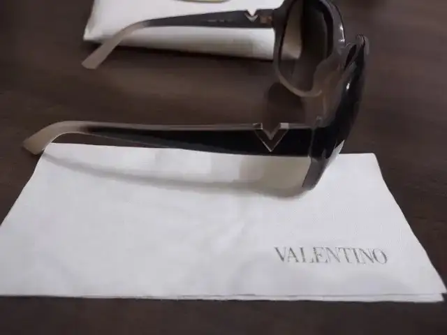VALENTINO  Women Sunglasses, Good condition image indicator(2)