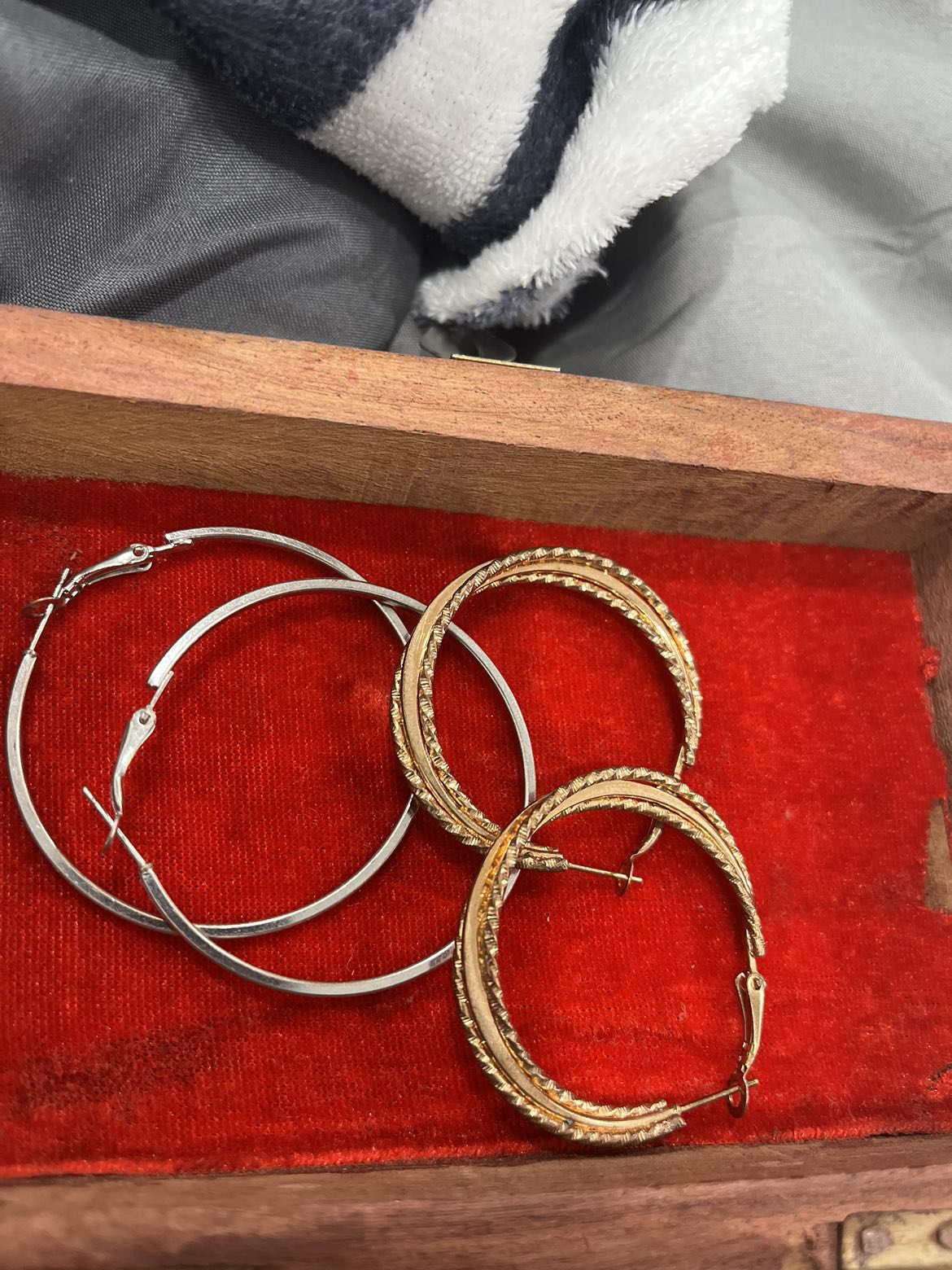 Free women’s earrings - photo 4