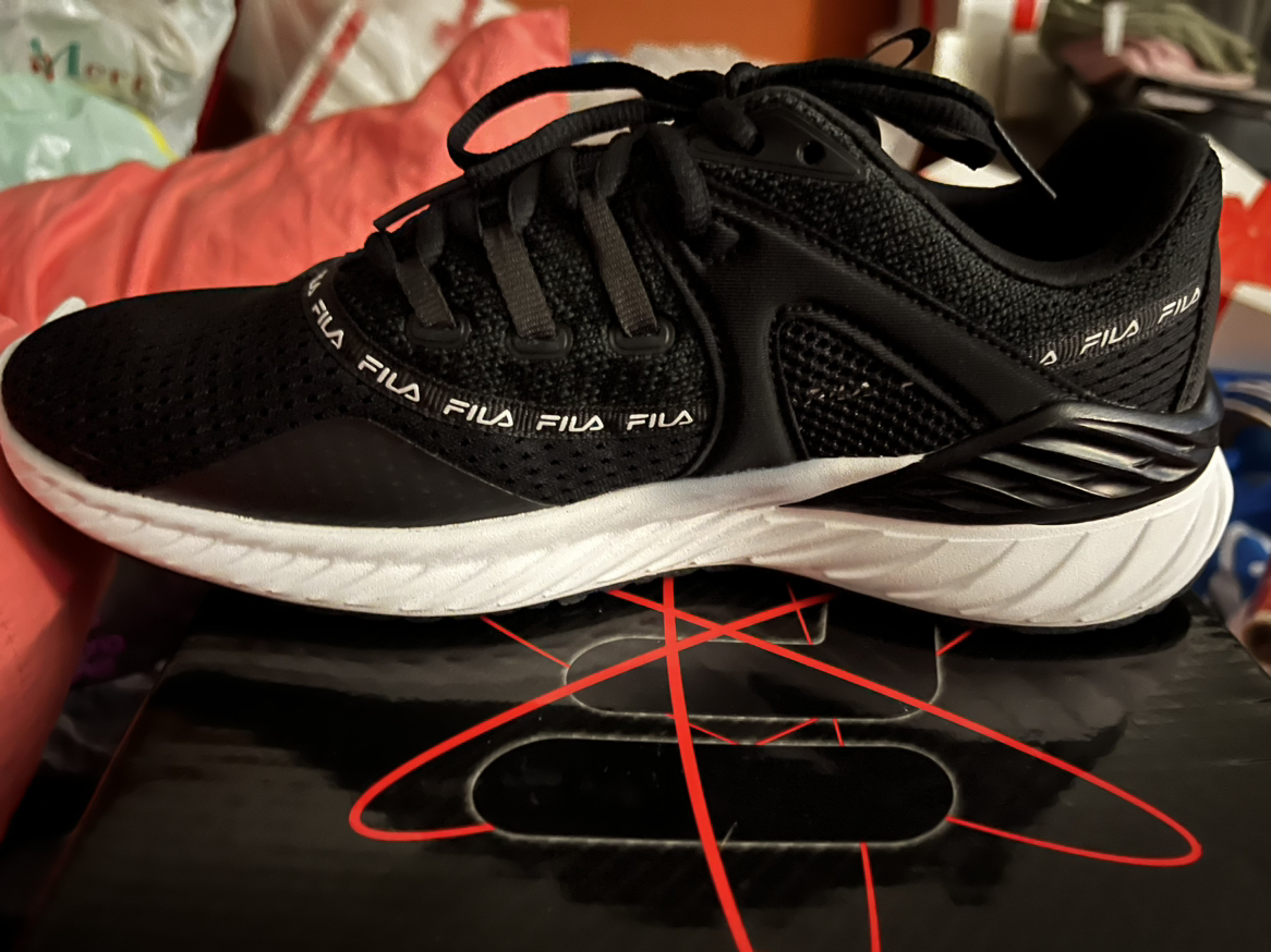 BNIB Fila woman’s energized sneaker image indicator(3)