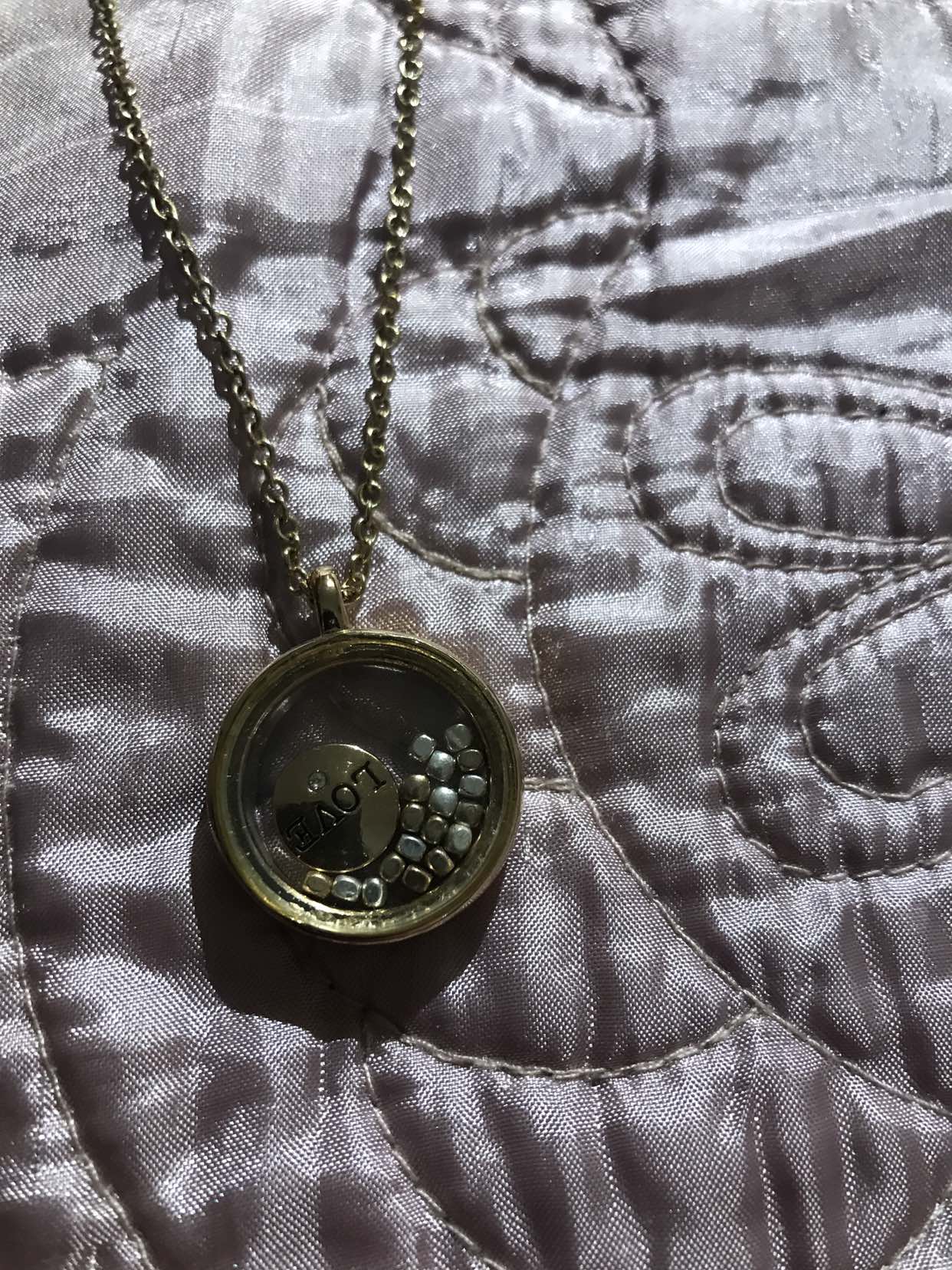 🎉Pretty love necklace 18” thumbnail