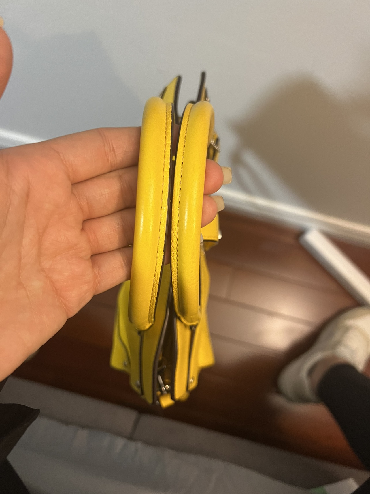 Coach yellow bag image indicator(2)