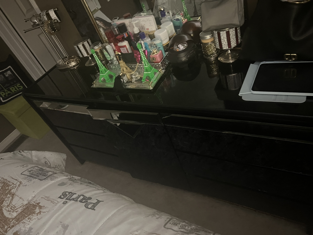 Moving Sale-Chest of Drawers, Dresser & 2 nightstands - photo 2