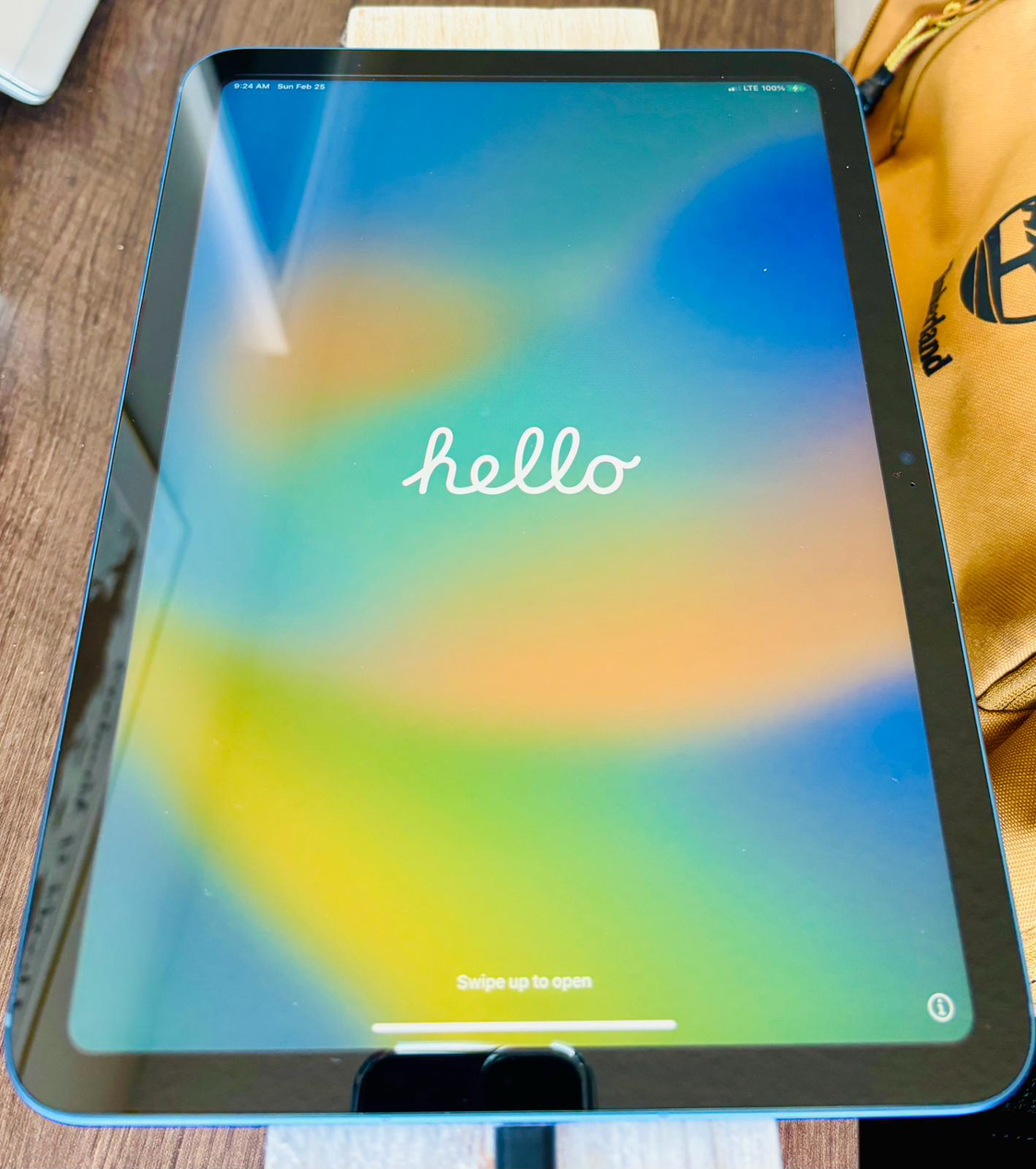Apple iPad (10th Generation) 64GB, Wi-Fi 6 + 5G Cellular thumbnail
