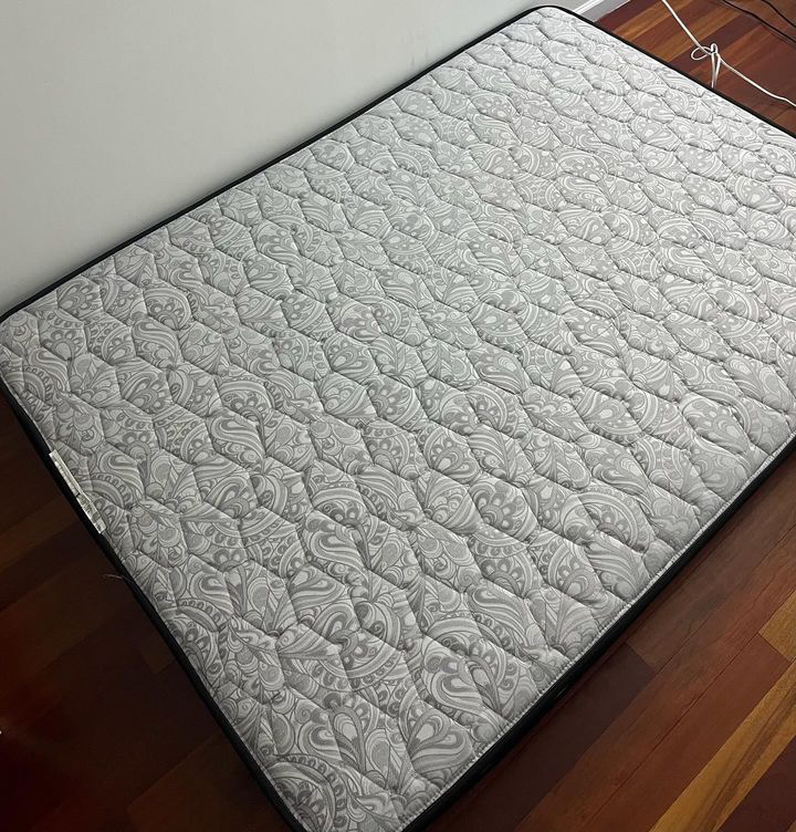 Full bed mattress - photo 2
