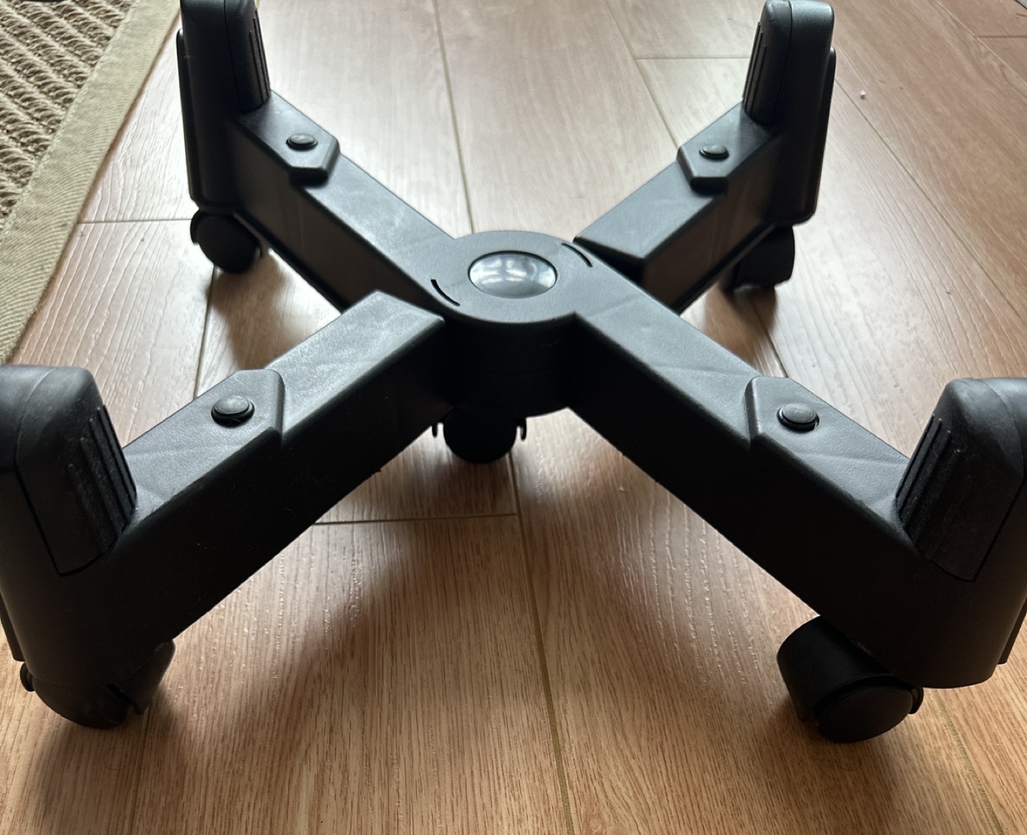 CPU holder with wheels - photo 2