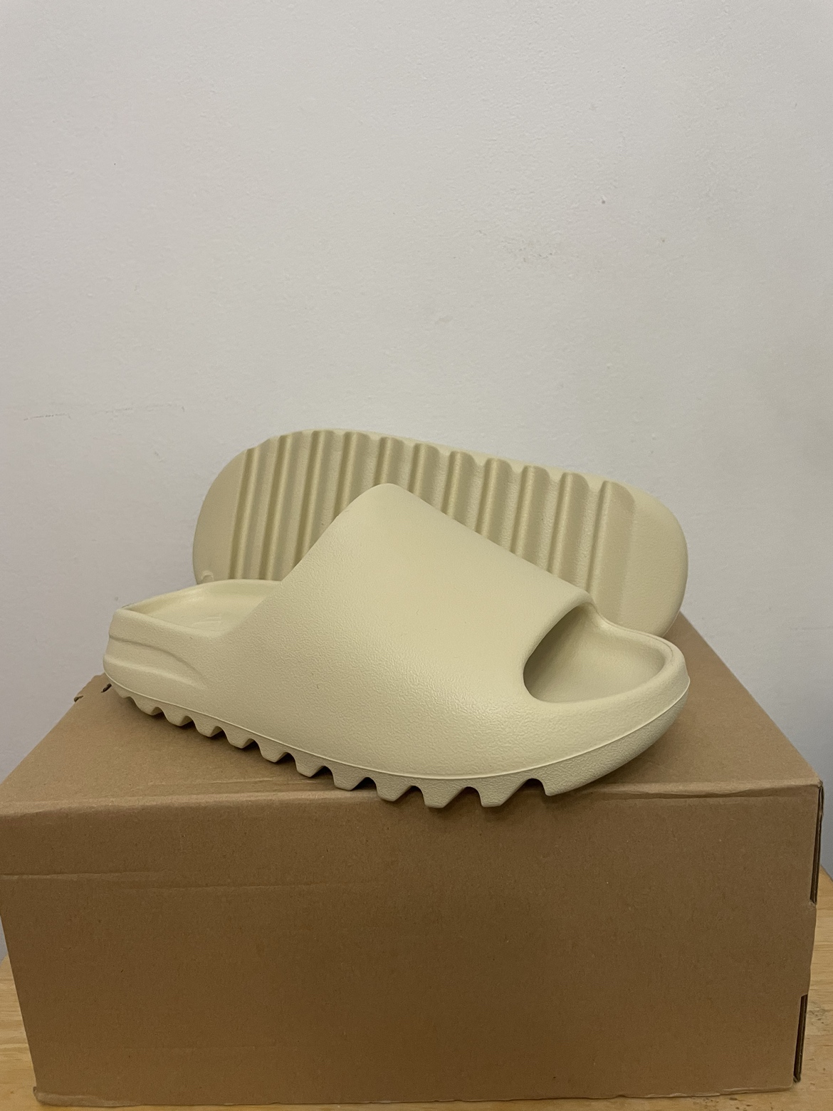Yeezy Slides “Bone” Brand New Size 10 - photo 4