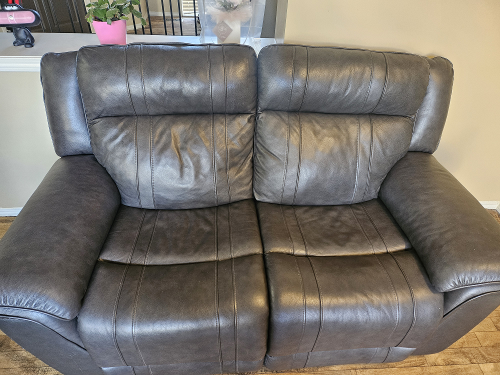 Luxurious leather Reclining Sofa set