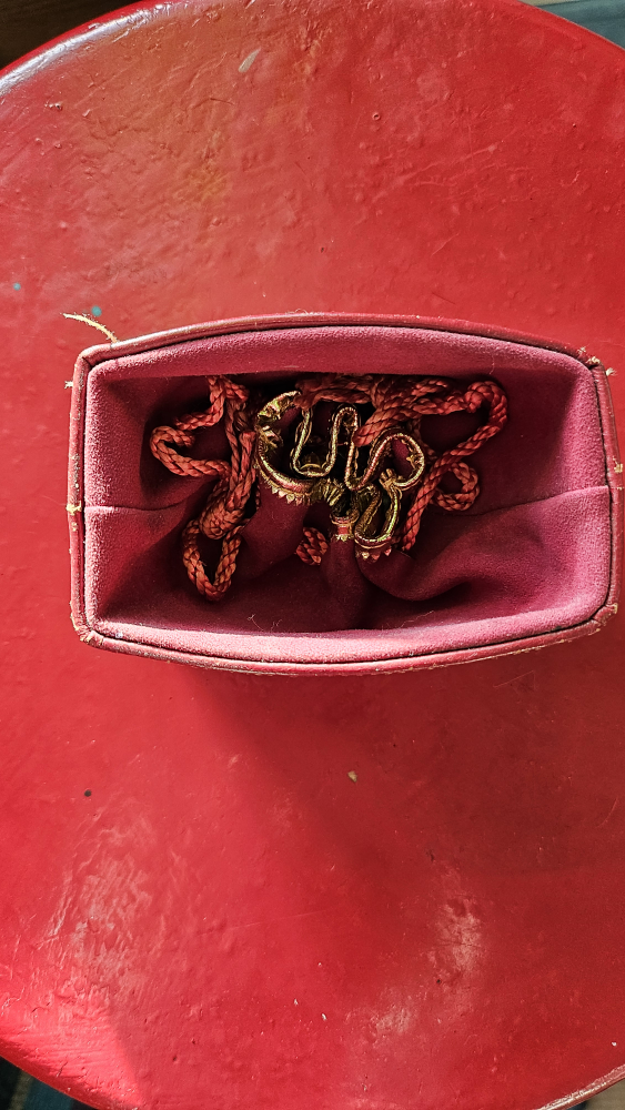 ATTENTION: PURSE AND HANDBAG COLLECTORS image indicator(4)