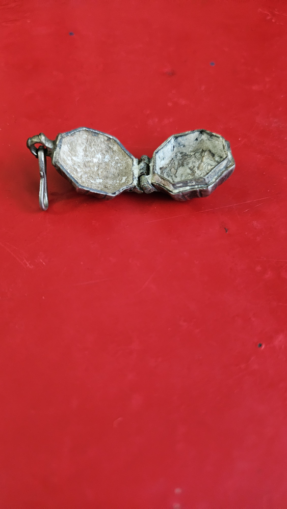 ANTIQUE SILVER POISON PENDANT image indicator(3)