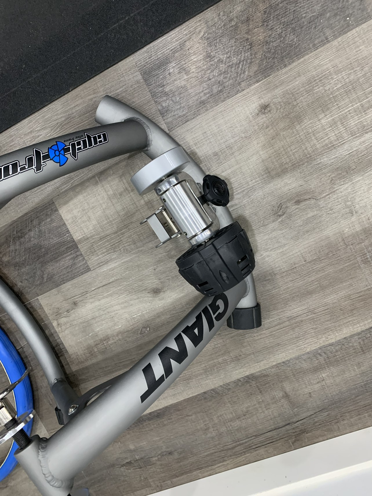 Giant Cyclotron Indoor Bike Mount & Tire image indicator(3)