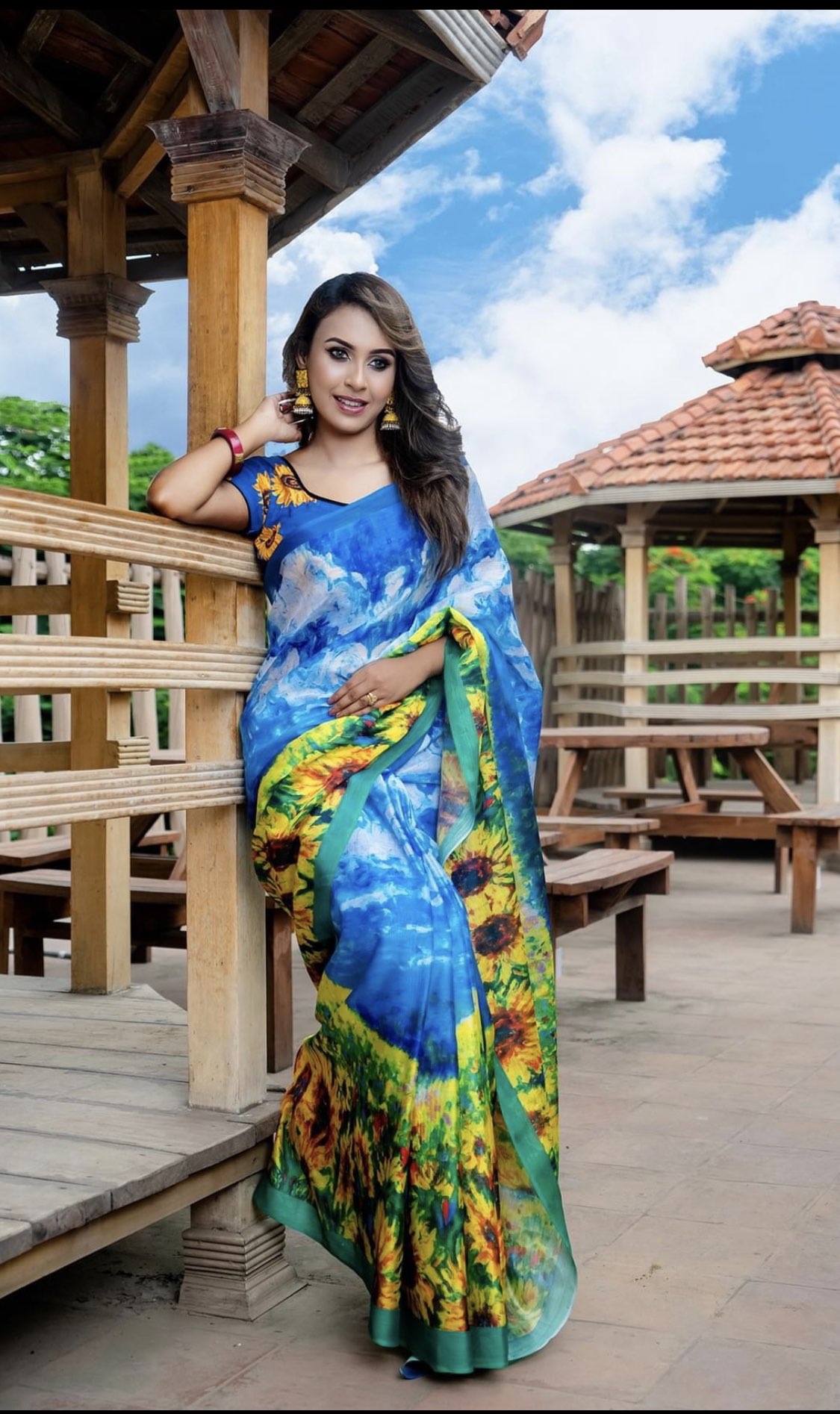 Saree thumbnail