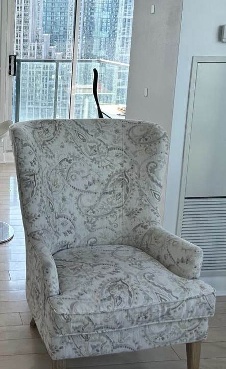 Moving out sale Accent chair thumbnail
