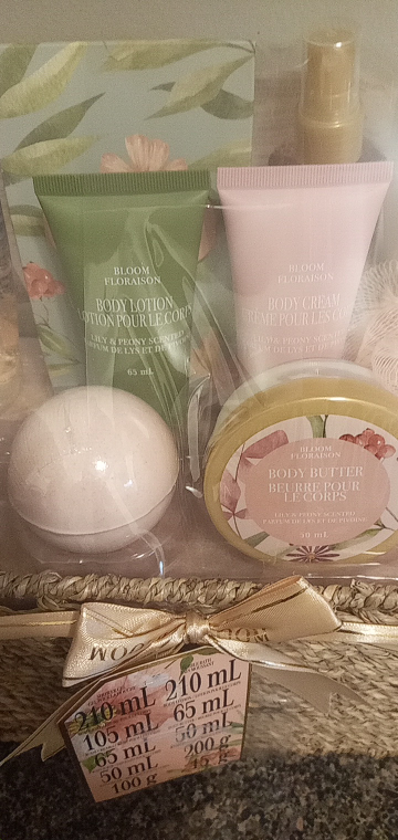 brand new bloom floraison bath/shower body gift basket - photo 3