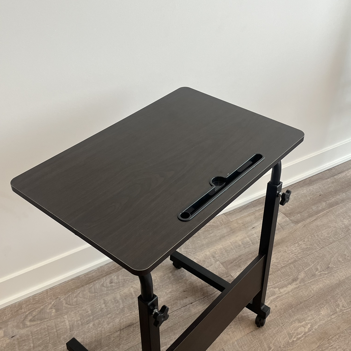Adjustable desk