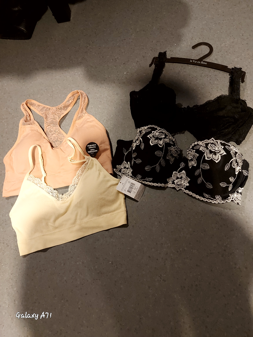 **BRAS(BRAND-NEW, WITH TAGS ETC. STILL ATTACHED)** image indicator(2)