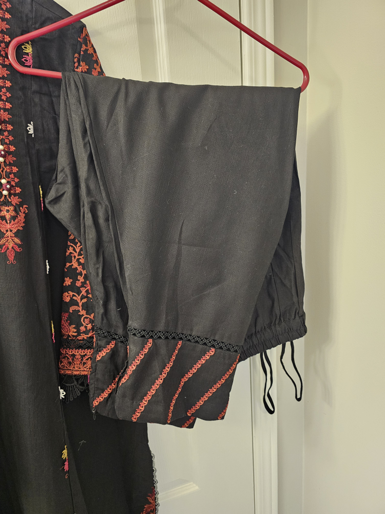 Black 2 piece dress Pick up only 16th and BurOak Markam - photo 4