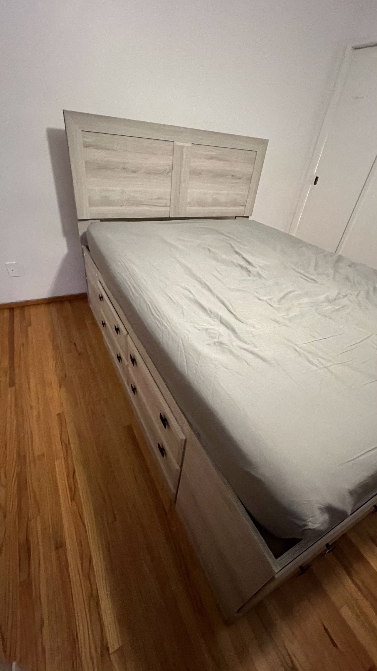 The Brick Yorkdale Queen Sized Bed Frame - photo 5
