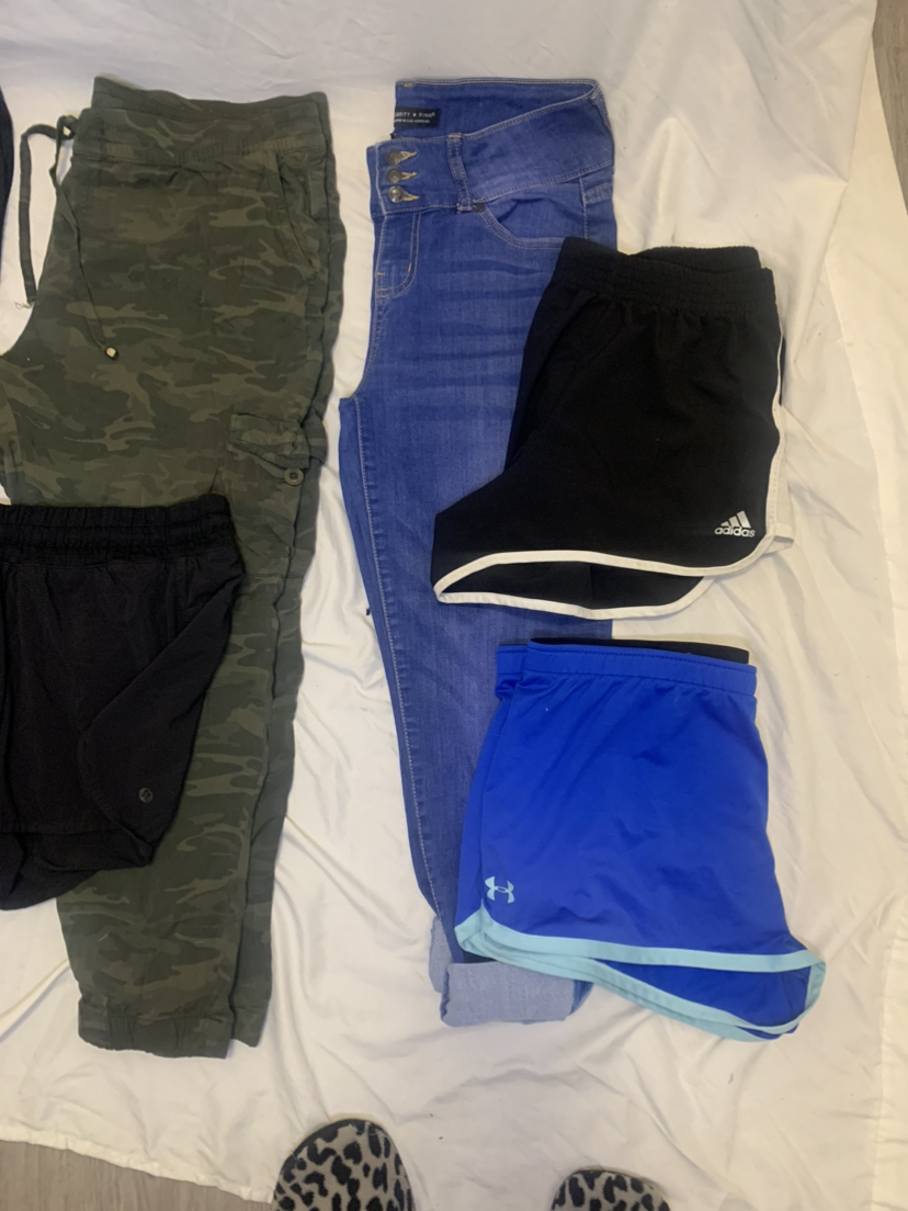 All bottoms lot. Woman’s Size L- take it all for one low price image indicator(2)