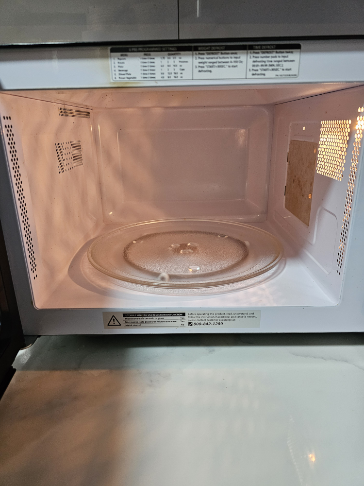 BLACK+DECKER Microwave Oven Stainless Steel - photo 2
