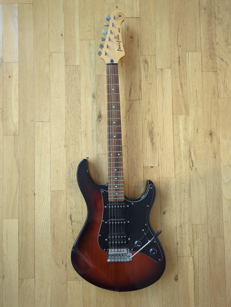 Yamaha Pacifica Electric Guitar and gig bag - photo 2