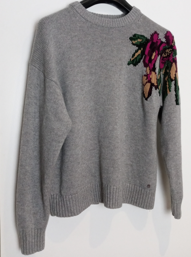 Lovely sweater. image indicator(2)
