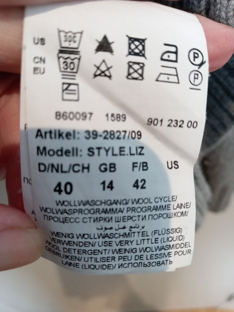 Lovely sweater. image indicator(8)