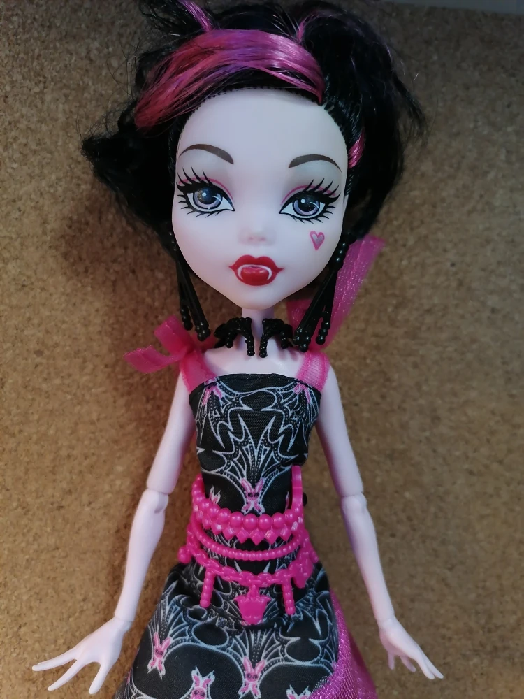 Monster High Draculaura Doll image indicator(2)