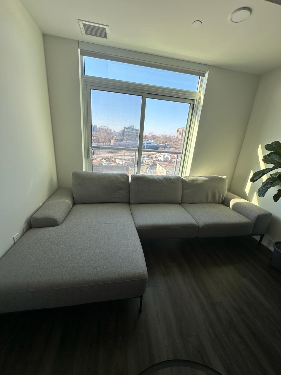 URGENT MUST GO Left Facing Sectional Modern, Comfortable Couch
