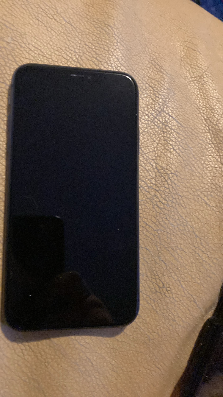 I phone 11 activation locked - photo 3