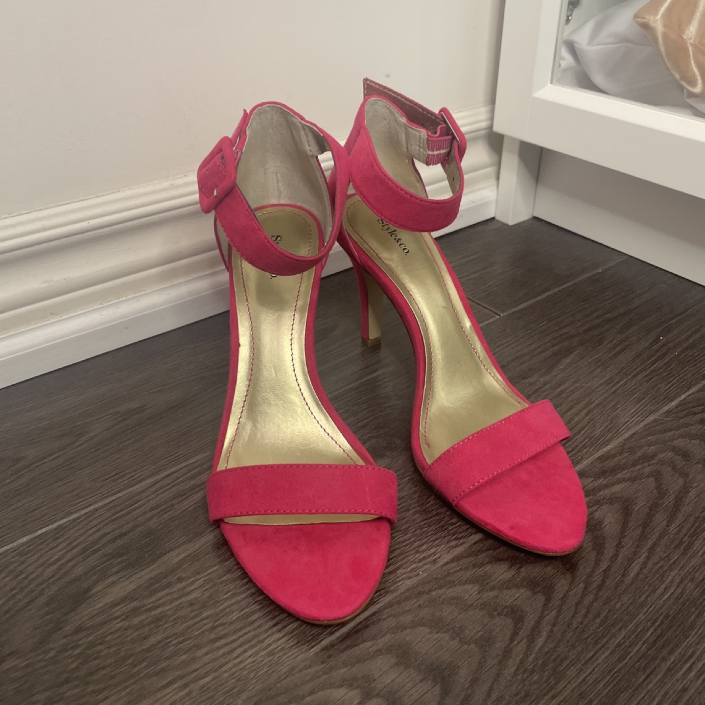 hot pink sandal with buckle 80mm size 7