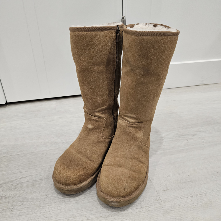 UGG boots with a zipper sz 7 US
