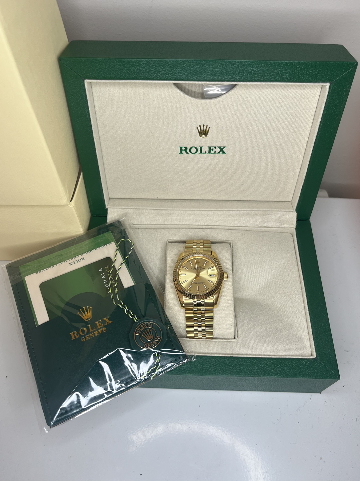 Rolex Datejust Gold image indicator(2)