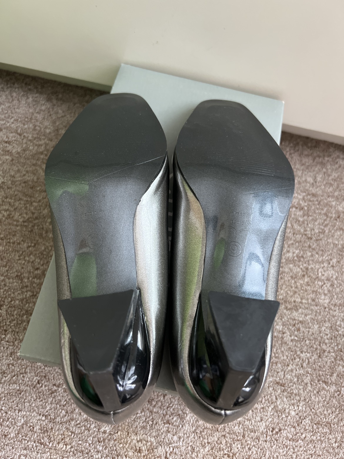 Women’s heels - grey image indicator(4)