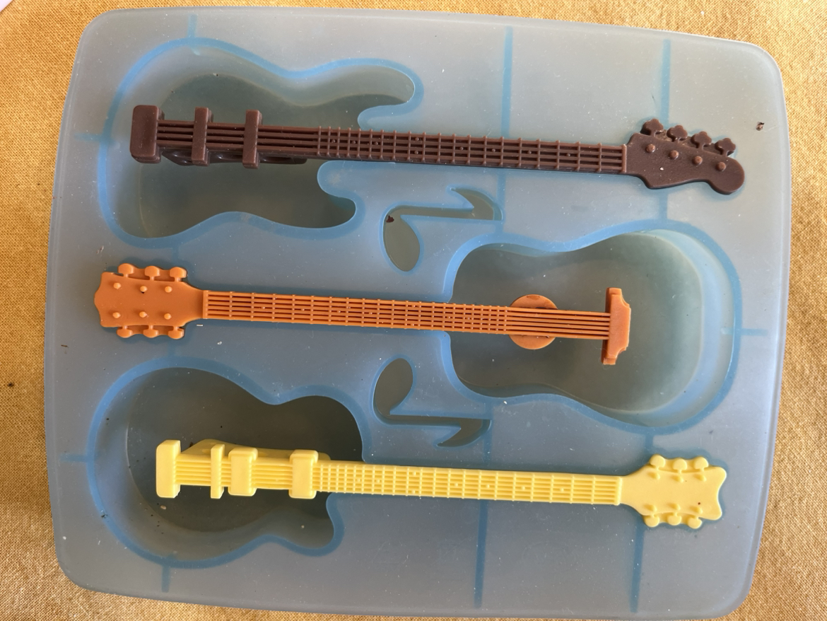 Guitar shaped popsicle mold
