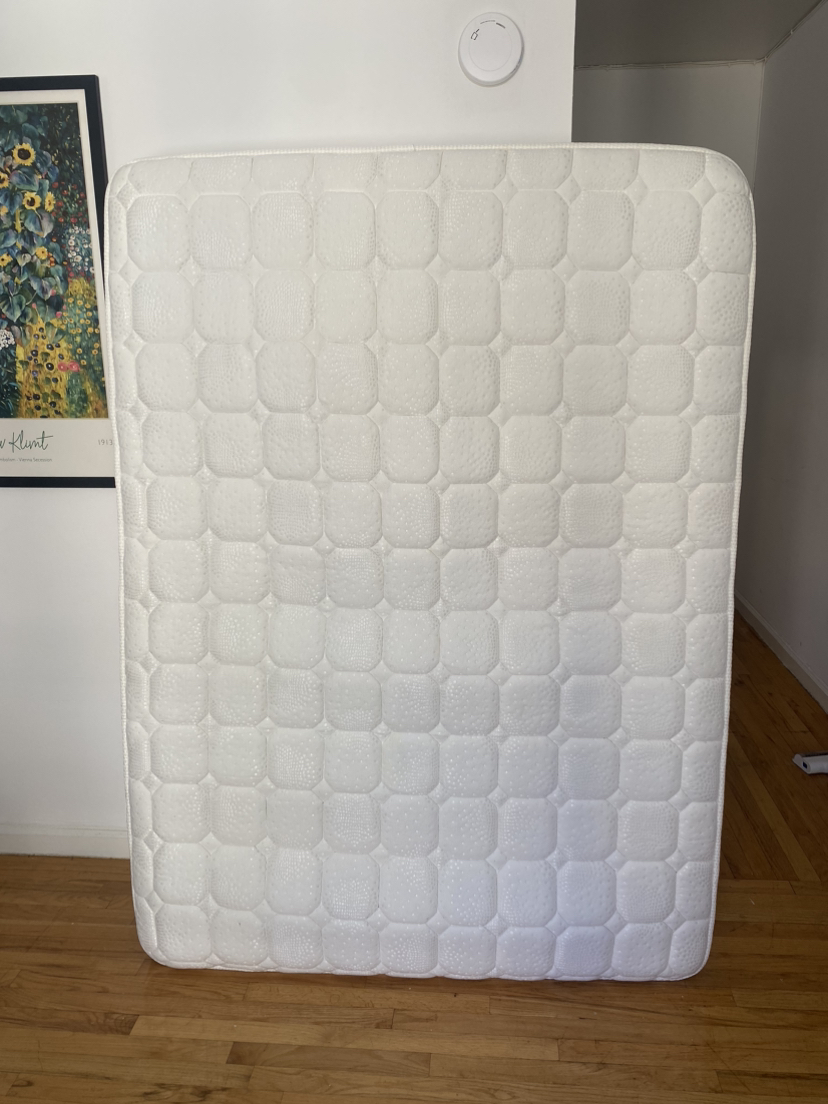 Near-new full-sized mattress! - photo 3