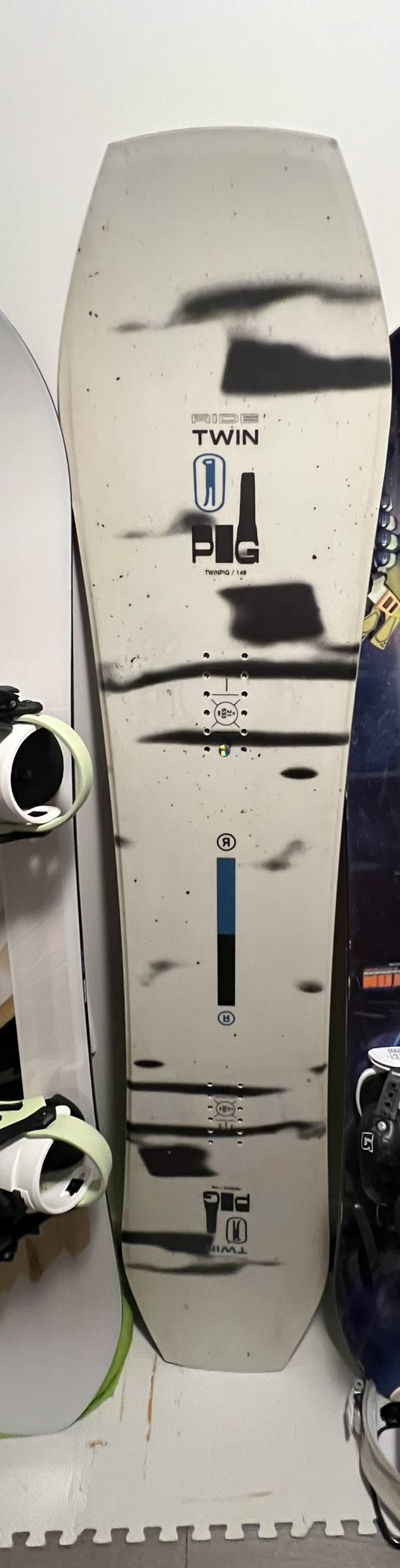 NEW Ride Twinpig 2023 Snowboard image indicator(2)