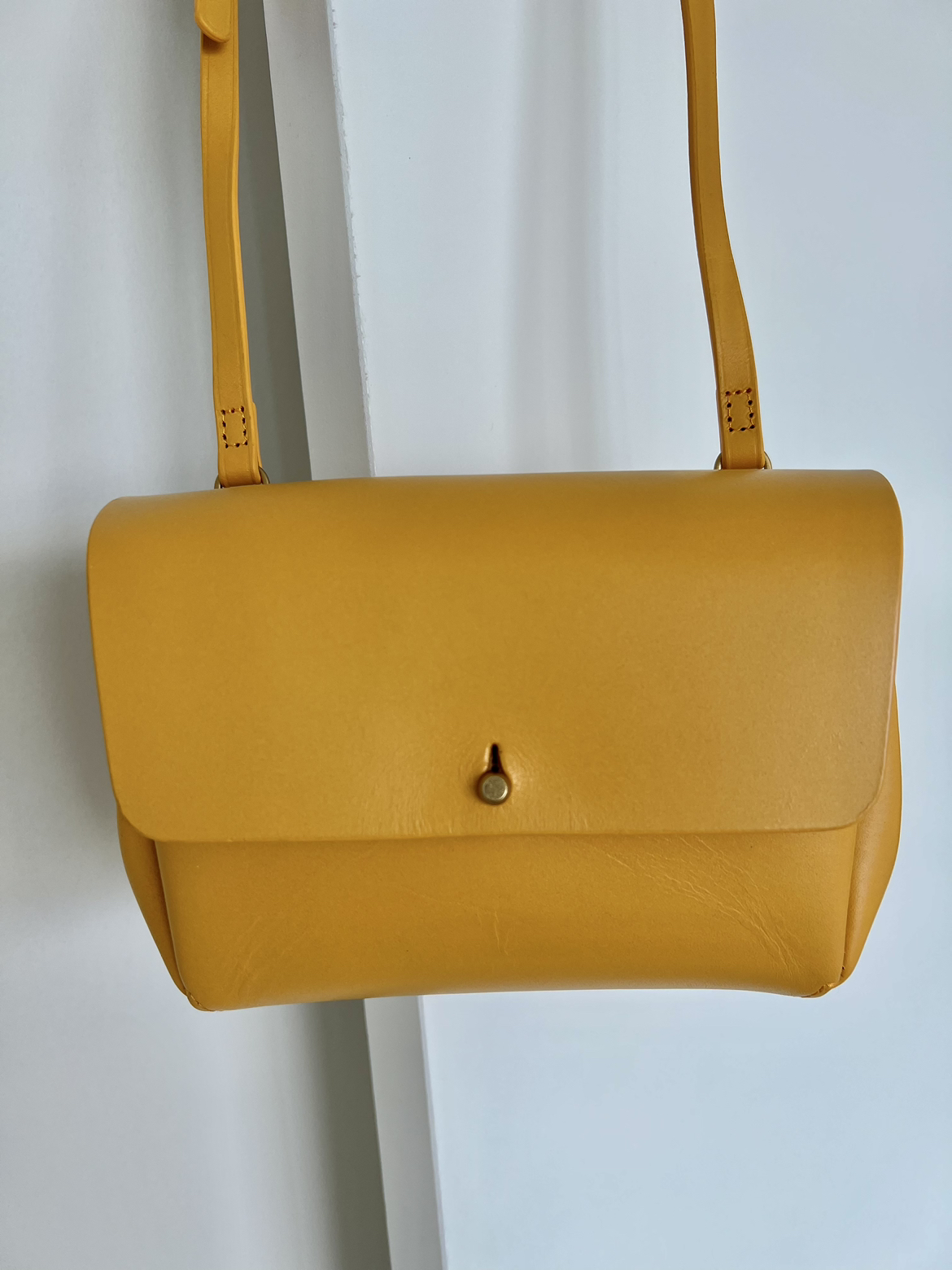 Alxiliary leather purse