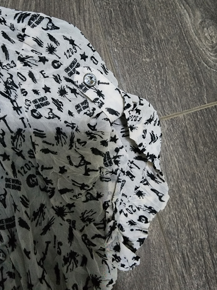 New Guess Short Sleeved Shirt Size XS image indicator(3)