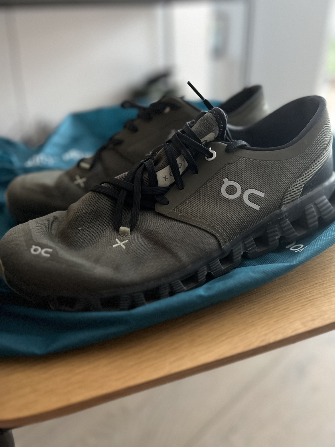 ON running shoe thumbnail