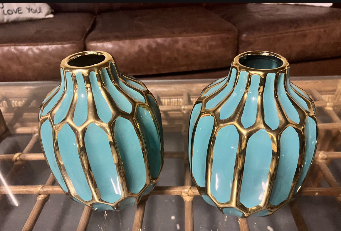 Decorating vases