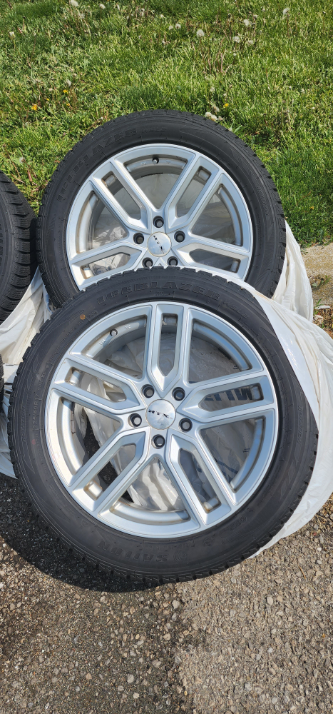 Audi Stylish Aluminum Rims and Winter Tires image indicator(5)