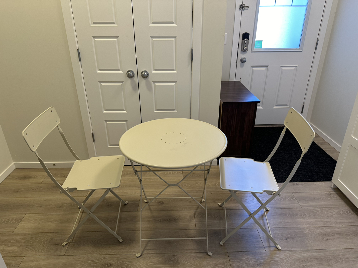Folding table and chairs only $45 - photo 2