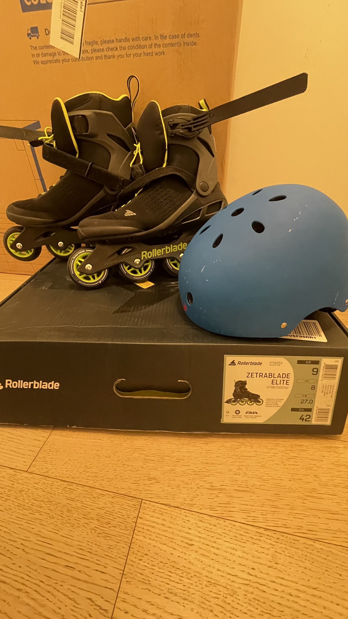 Rollerblades & helmet (Size 9, 27cm) - photo 2