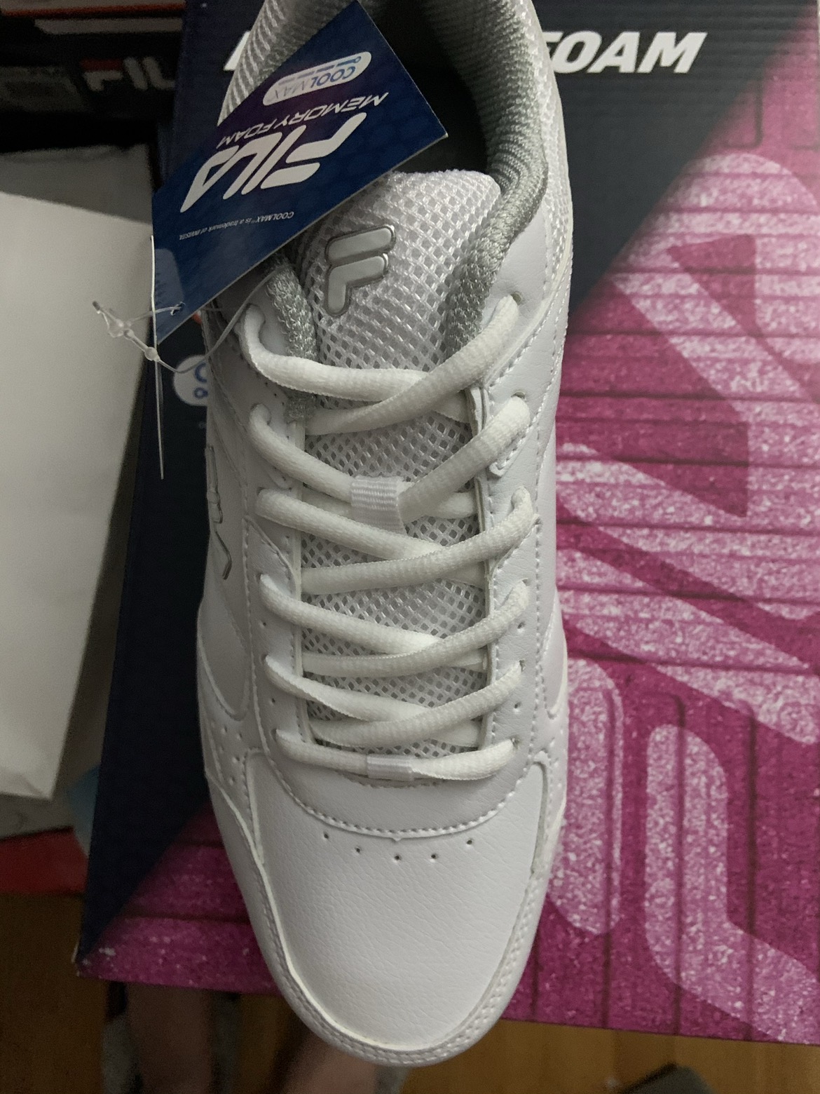 BNIB Fila woman’s memory form sneaker image indicator(9)