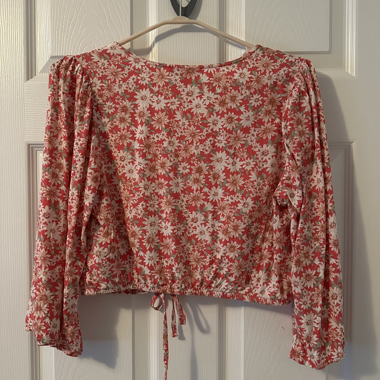 American Eagle Floral Blouse image indicator(2)