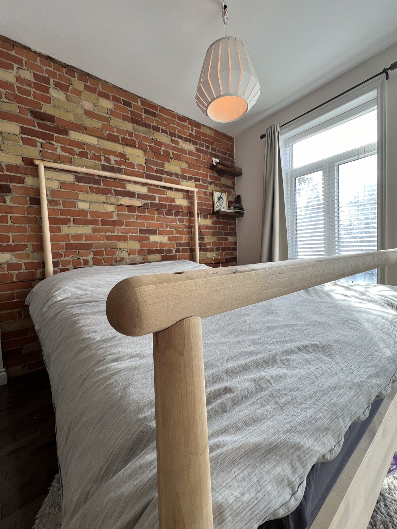 Queen bed frame - solid wood - photo 4