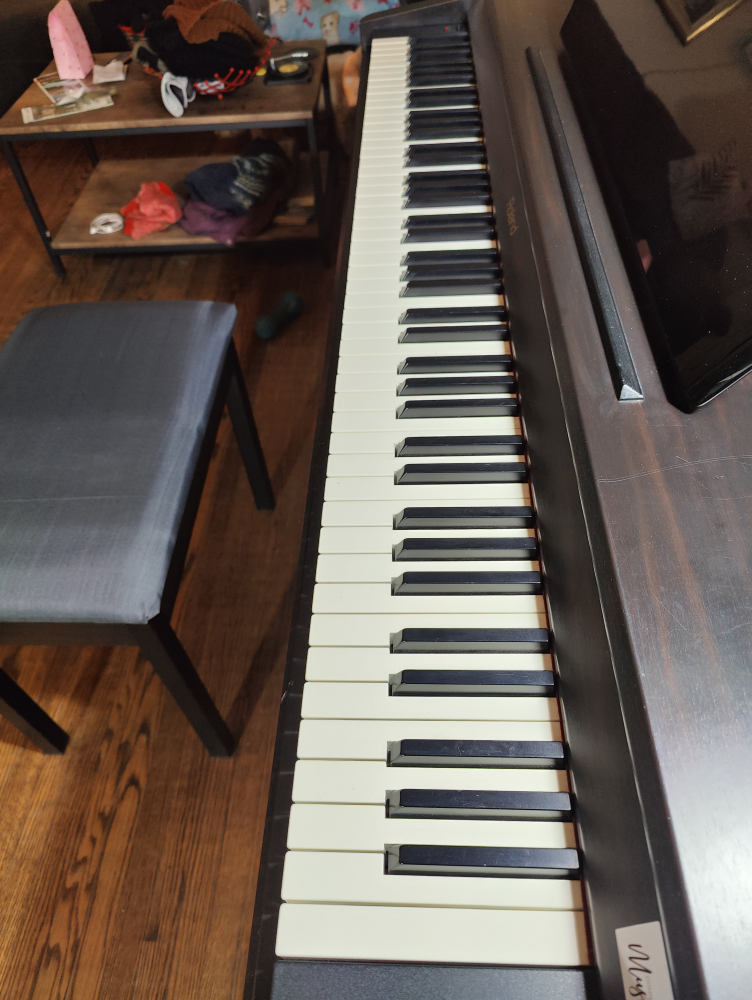 Roland HP-136 digital piano fully weighted 88 keys - photo 4