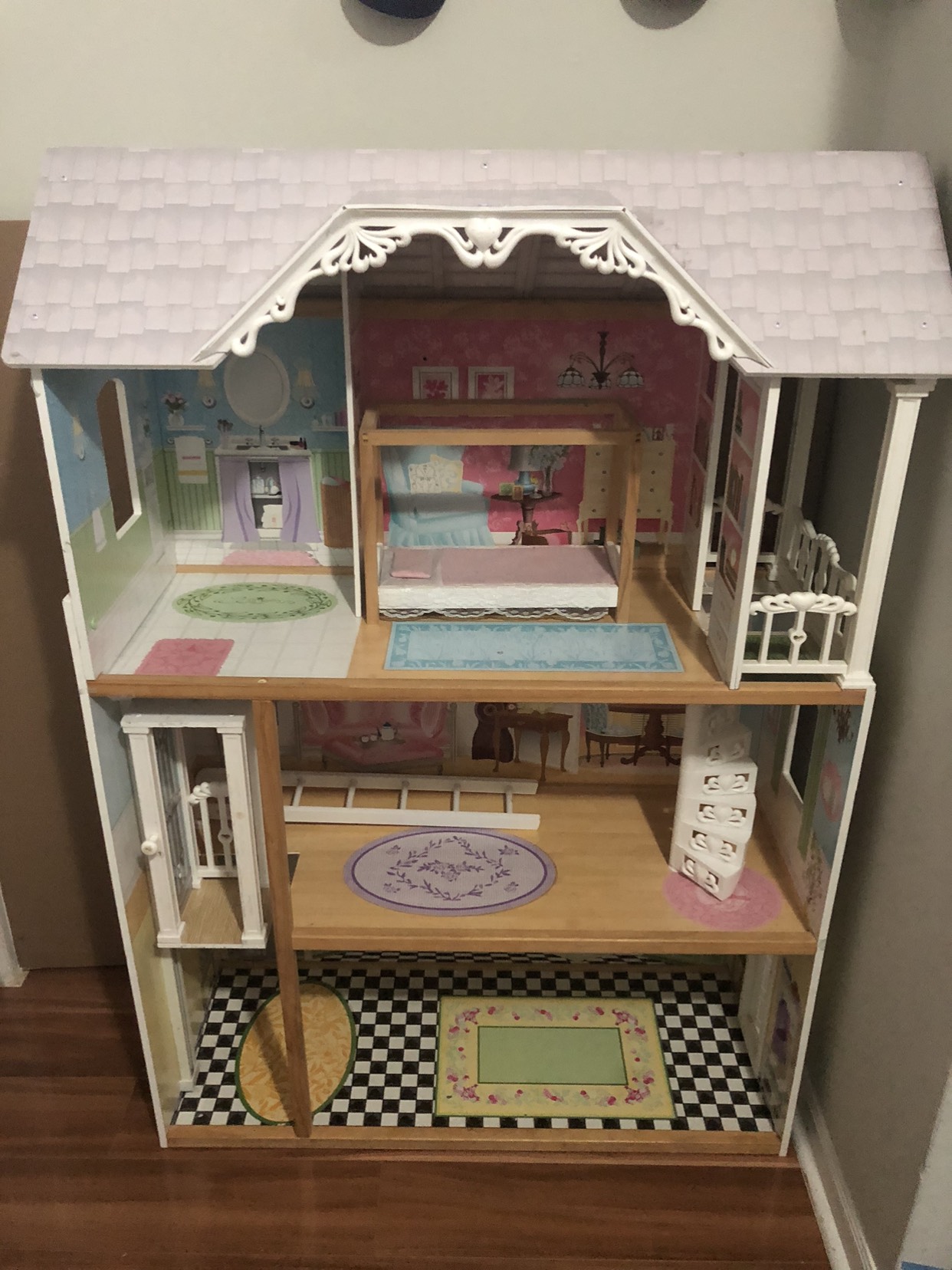 Kids doll house
