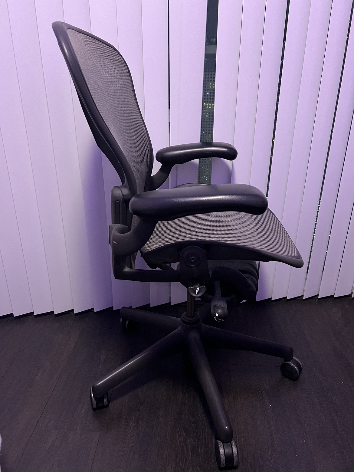 Herman Miller Aeron - Black - Size B - photo 2
